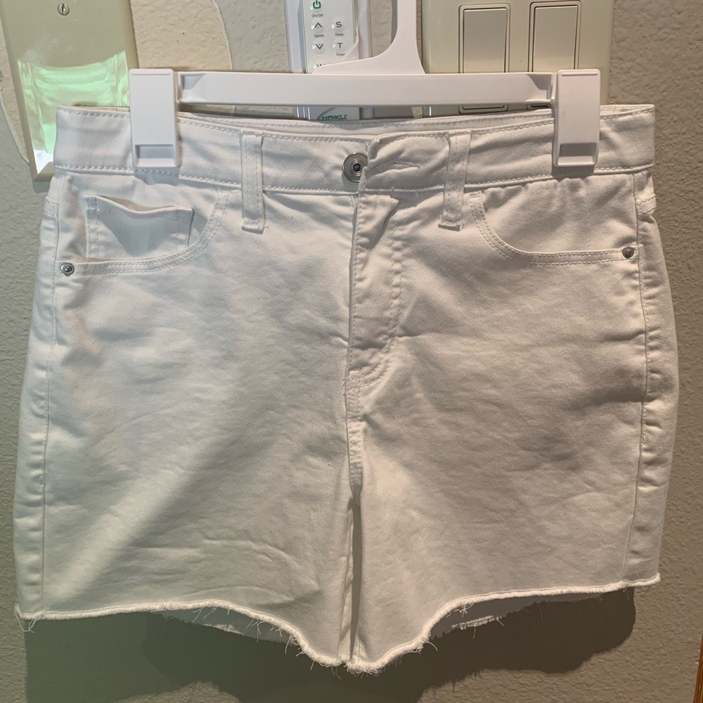 💕EUC💕 Bold Elements White Jean Shorts - Size 6